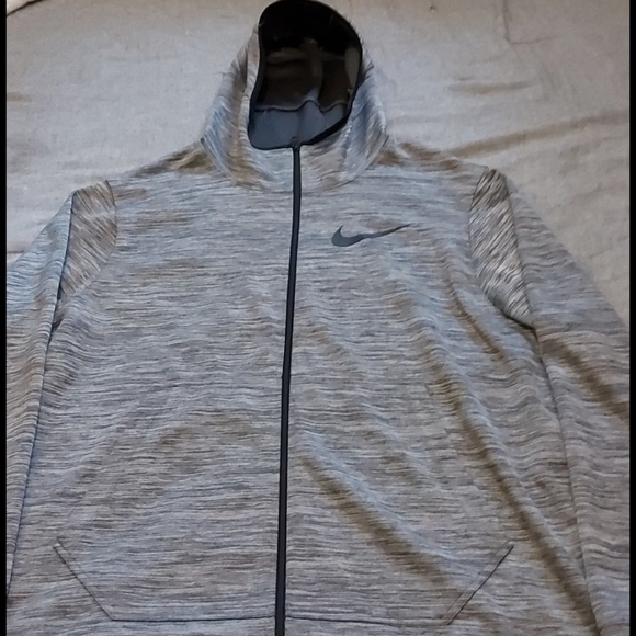 Nike dri fit hoodie - Picture 2 of 3